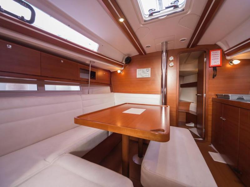 Book yachts online - sailboat - Dufour 380 - Pegase - rent