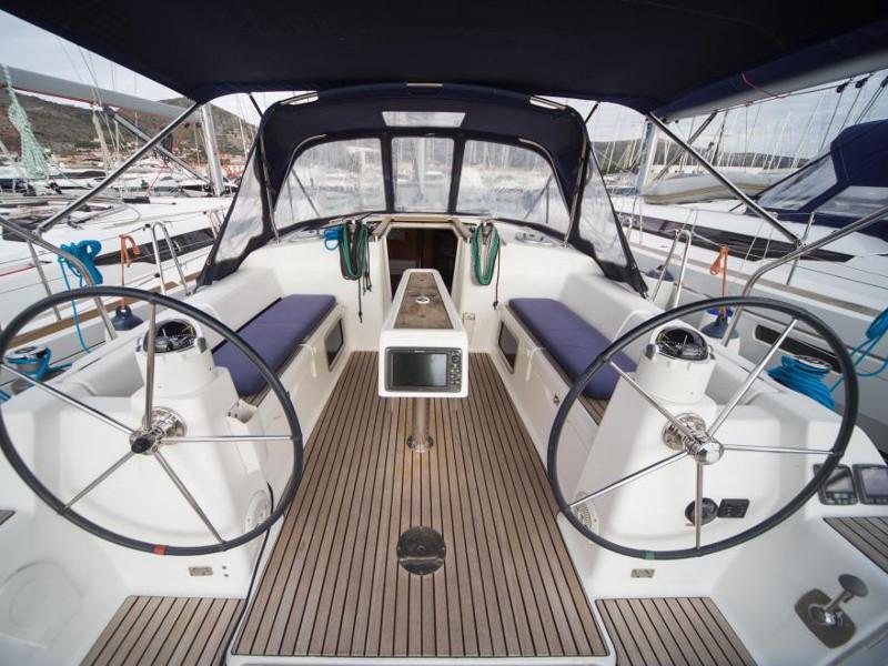 Book yachts online - sailboat - Dufour 380 - Pegase - rent