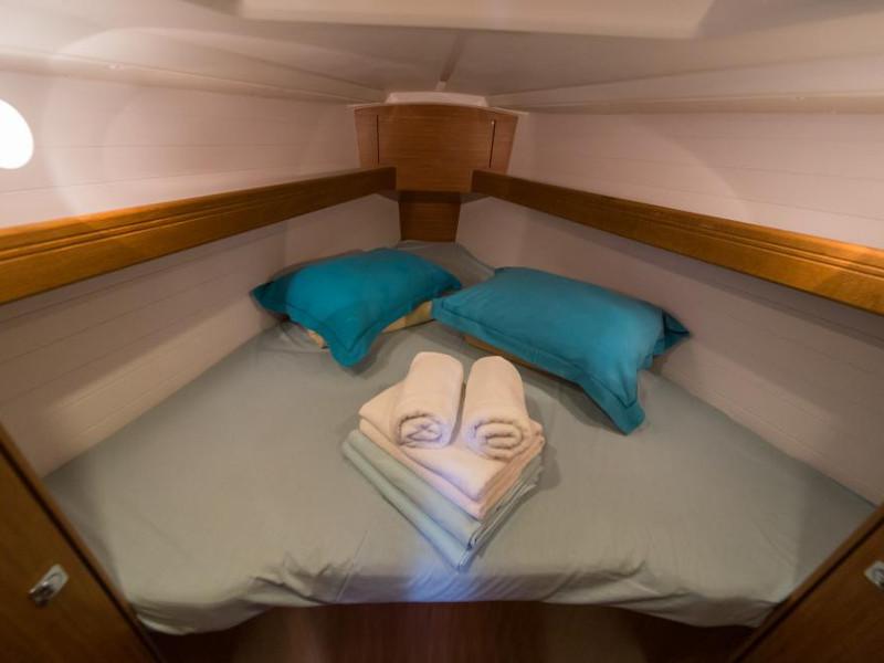 Book yachts online - sailboat - Bavaria Cruiser 33 (4) - Buti - rent