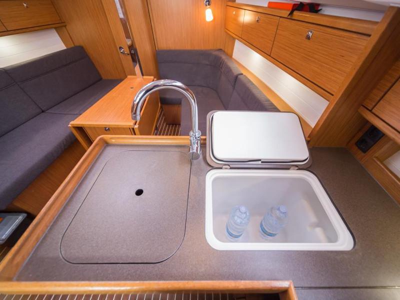 Book yachts online - sailboat - Bavaria Cruiser 33 (4) - Buti - rent