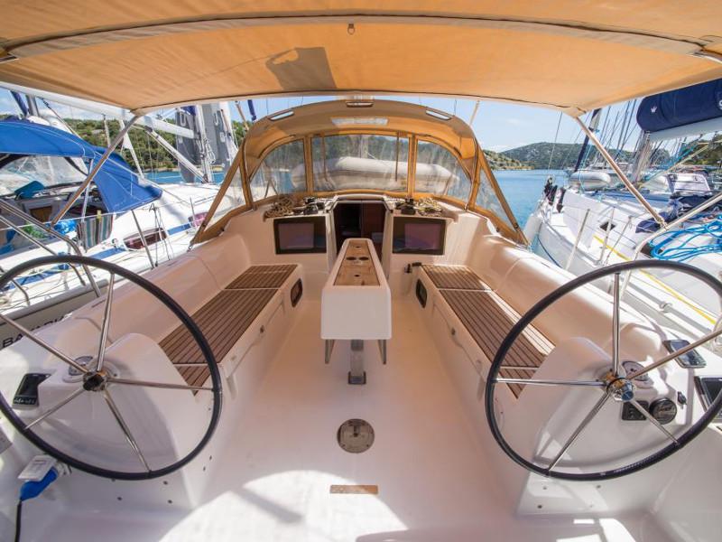 Book yachts online - sailboat - Dufour 382 Grand Large - Amphytrion - rent