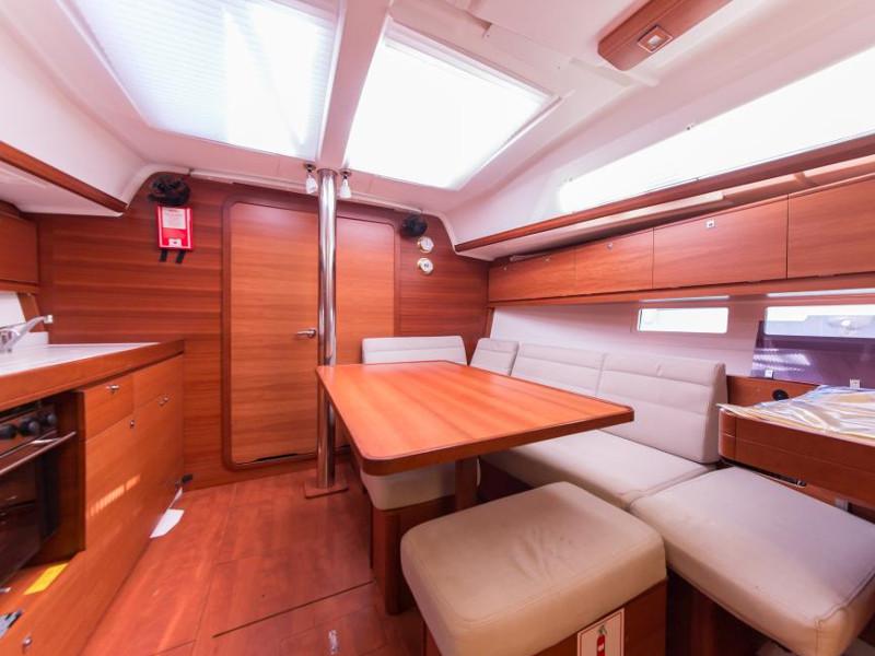 Book yachts online - sailboat - Dufour 382 Grand Large - Amphytrion - rent