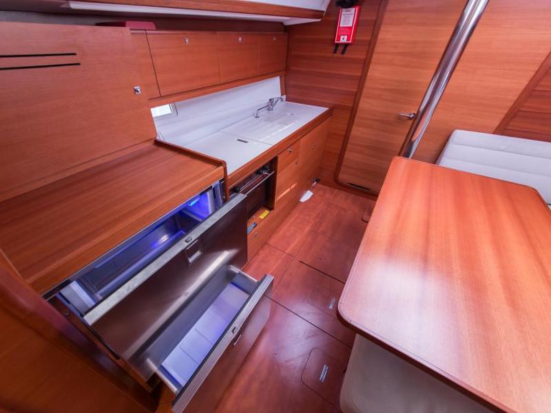 Book yachts online - sailboat - Dufour 382 Grand Large - Amphytrion - rent