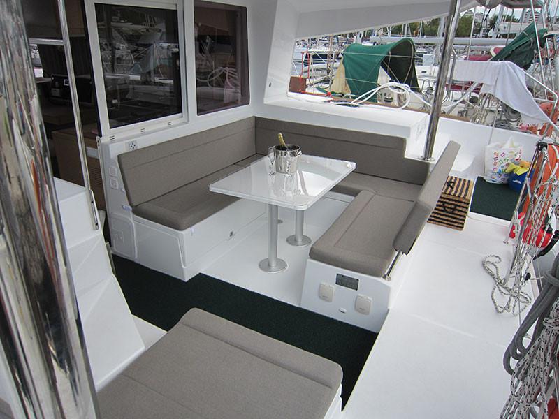 Book yachts online - catamaran - Lagoon 400 S2 - Emerald Seas - rent