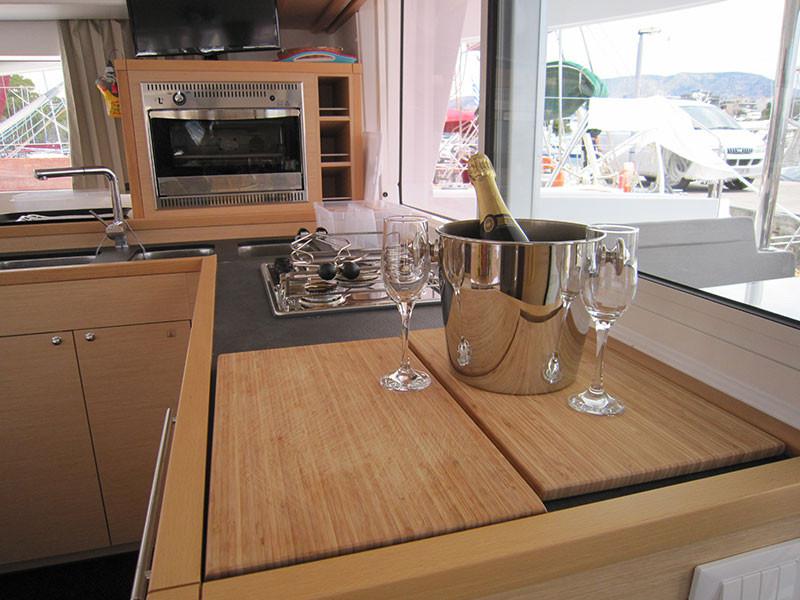 Book yachts online - catamaran - Lagoon 400 S2 - Emerald Seas - rent