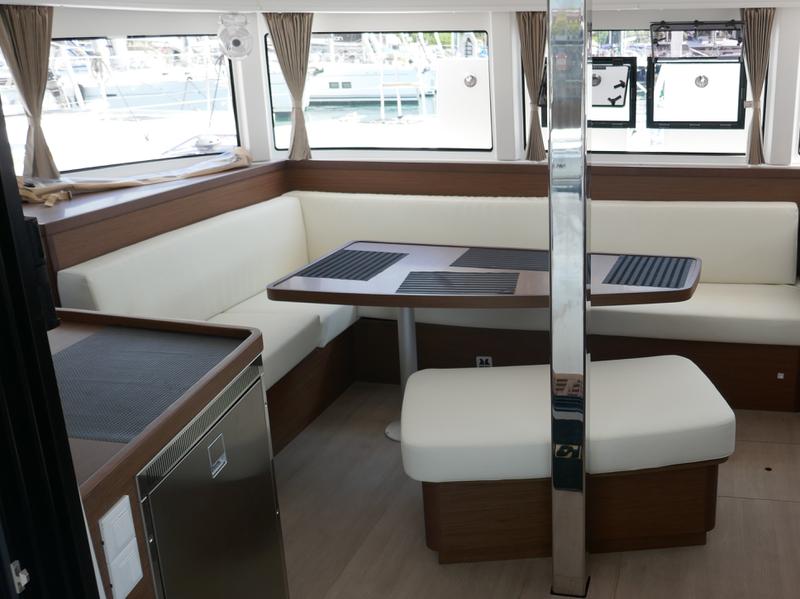 Book yachts online - catamaran - Lagoon 42 - Coral Seas - rent