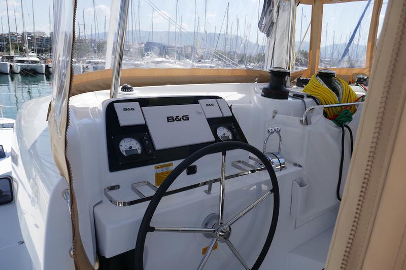 Book yachts online - catamaran - Lagoon 42 - Coral Seas - rent