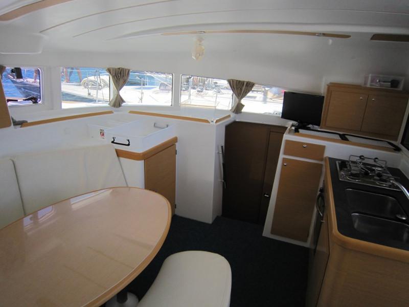 Book yachts online - catamaran - Lagoon 380 - ThunderCat - rent