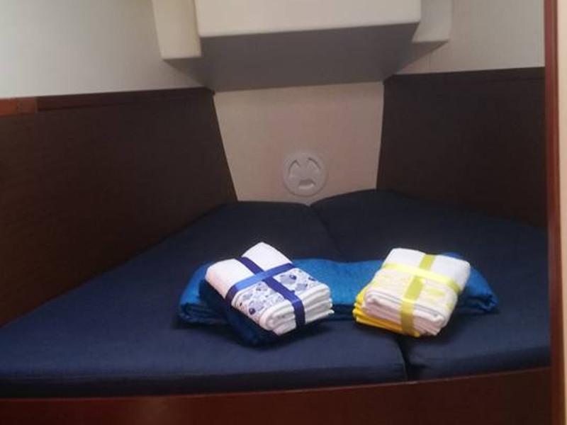 Book yachts online - sailboat - Hanse 400e - Lady - rent