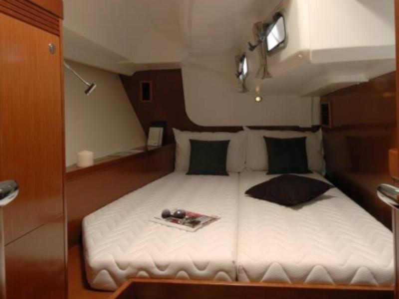 Book yachts online - sailboat - Oceanis 50 Family - Flying Colours - rent