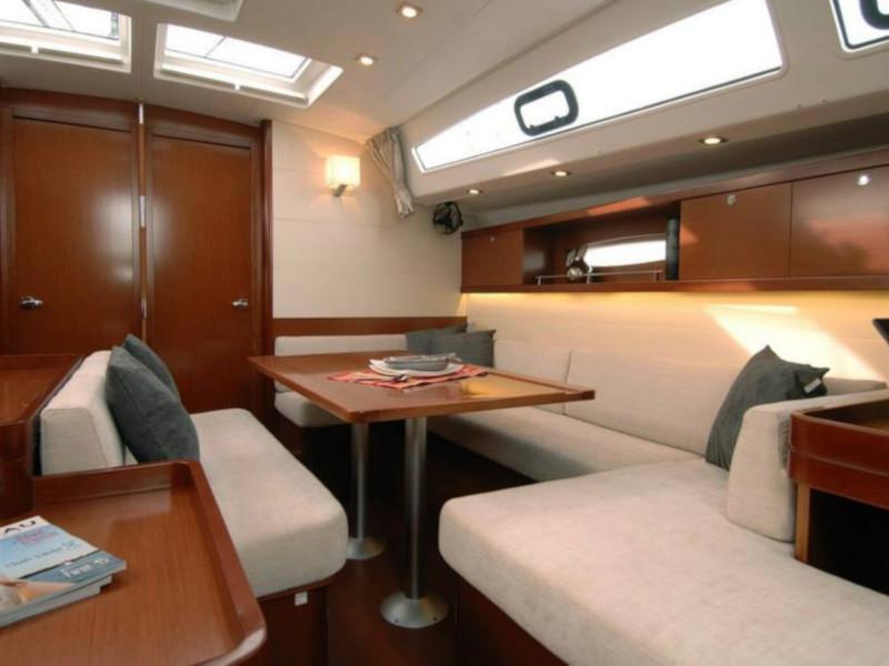 Book yachts online - sailboat - Oceanis 50 Family - Flying Colours - rent