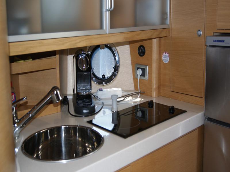 Book yachts online - motorboat - Cranchi 43 IPS - Sunpower - rent