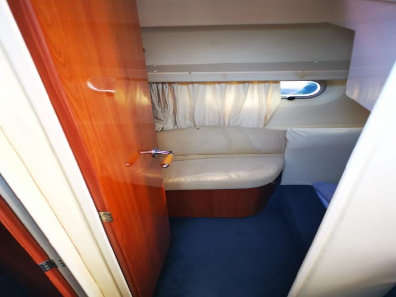 Book yachts online - motorboat - Sealine F34 - Little One - rent