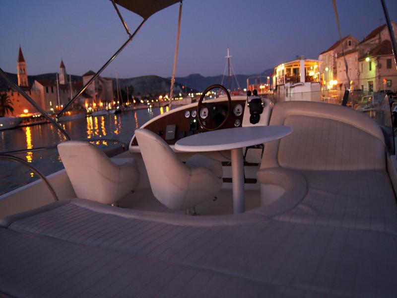 Book yachts online - motorboat - Prestige 36 Fly - Fortuna - rent