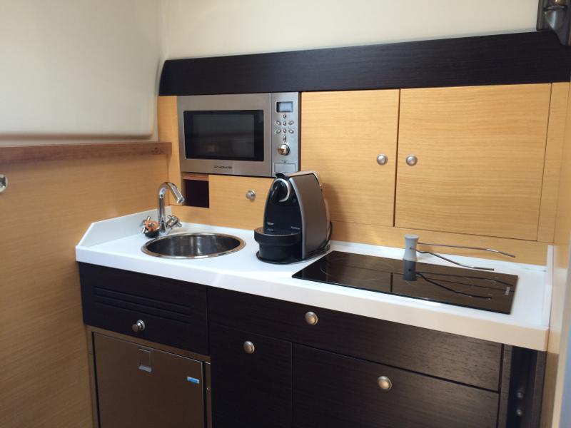 Book yachts online - motorboat - Cranchi Zaffiro 36 - Snoopy - rent