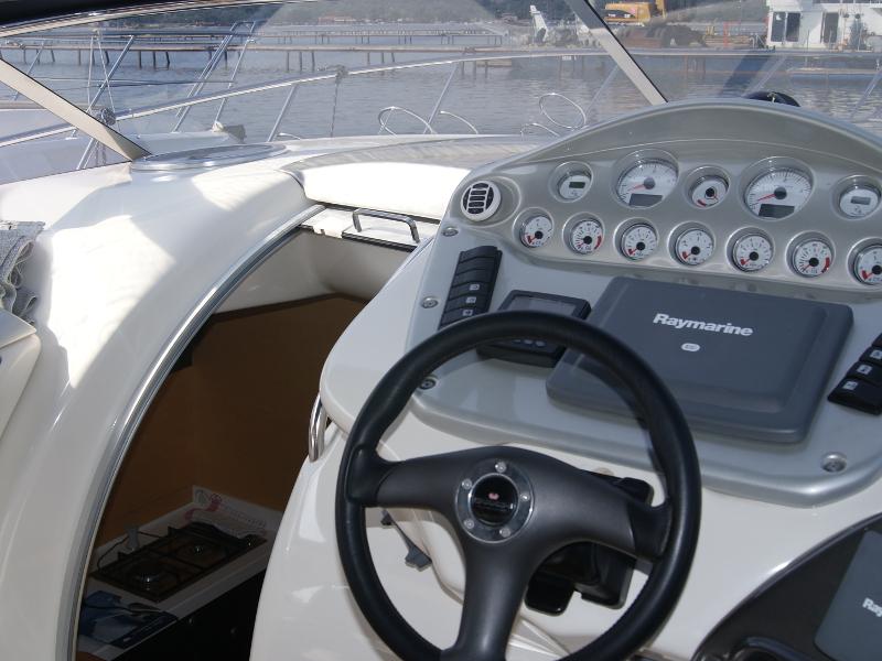 Book yachts online - motorboat - Cranchi Zaffiro 36 - Snoopy - rent