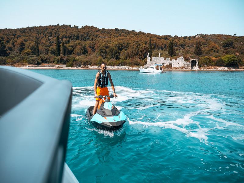 Book yachts online - motorboat - Bavaria R40 FLY - Borimir - rent