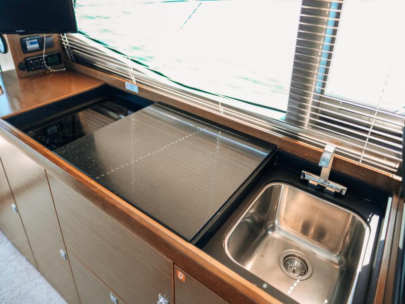 Book yachts online - motorboat - Bavaria R40 FLY - Borimir - rent