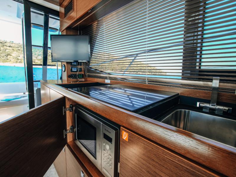 Book yachts online - motorboat - Bavaria R40 FLY - Borimir - rent