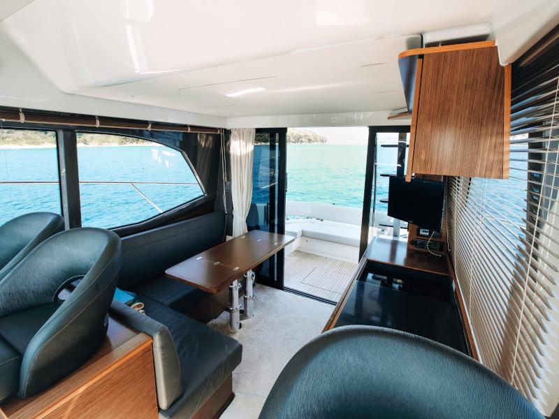 Book yachts online - motorboat - Bavaria R40 FLY - Borimir - rent