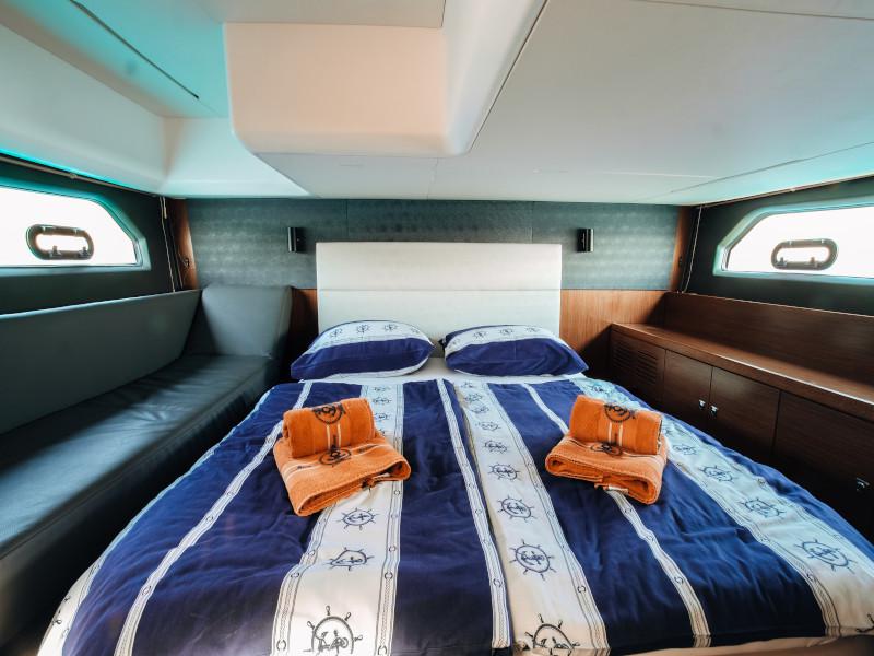 Book yachts online - motorboat - Bavaria R40 FLY - Borimir - rent