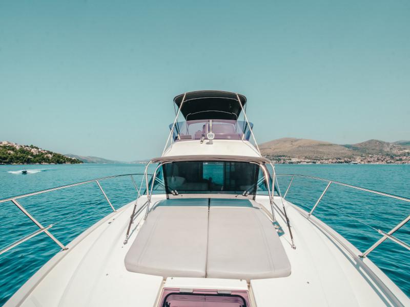 Book yachts online - motorboat - Bavaria R40 FLY - Borimir - rent