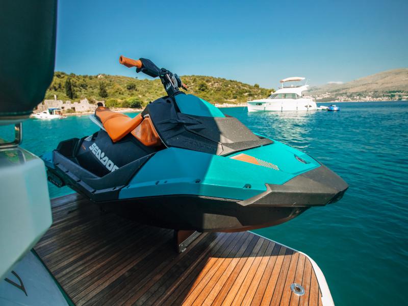 Book yachts online - motorboat - Bavaria R40 FLY - Borimir - rent