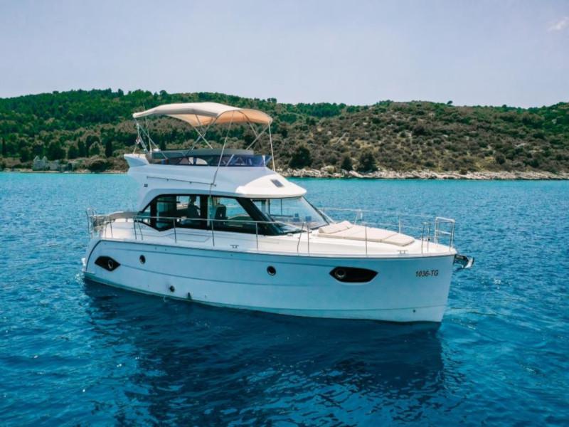 Book yachts online - motorboat - Bavaria E40 Fly - Ivona - rent