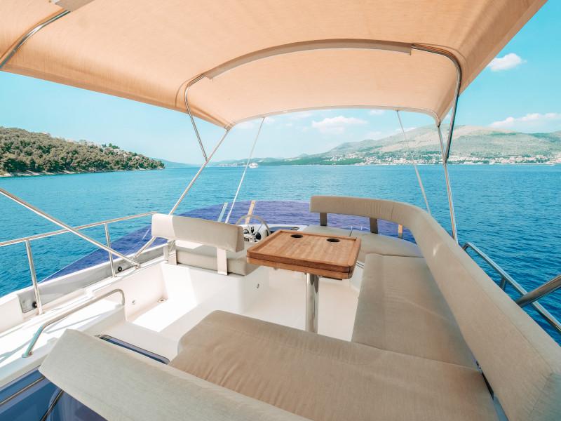Book yachts online - motorboat - Bavaria E40 Fly - Ivona - rent