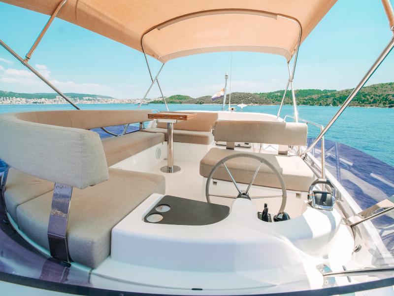 Book yachts online - motorboat - Bavaria E40 Fly - Ivona - rent