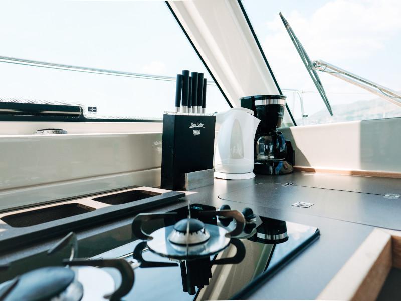 Book yachts online - motorboat - Bavaria E40 Fly - Ivona - rent