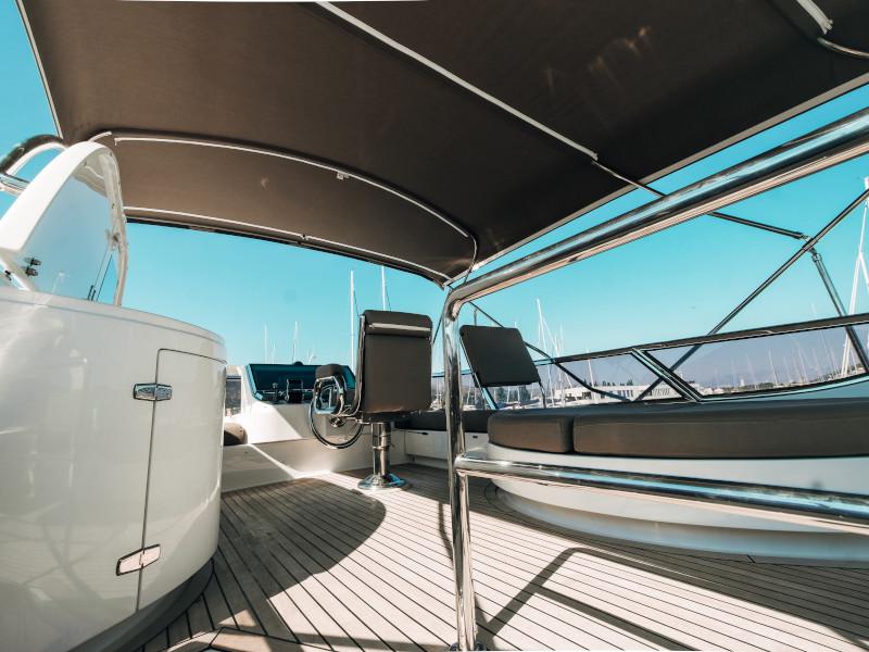 Book yachts online - motorboat - Elegance 60 Fly - Lifestyle 1 - rent