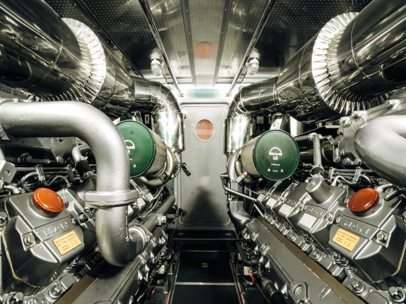 Book yachts online - motorboat - Elegance 60 Fly - Lifestyle 1 - rent