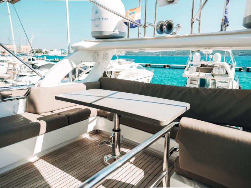 Book yachts online - motorboat - Elegance 60 Fly - Lifestyle 1 - rent