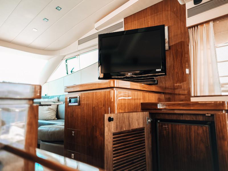 Book yachts online - motorboat - Elegance 60 Fly - Lifestyle 1 - rent