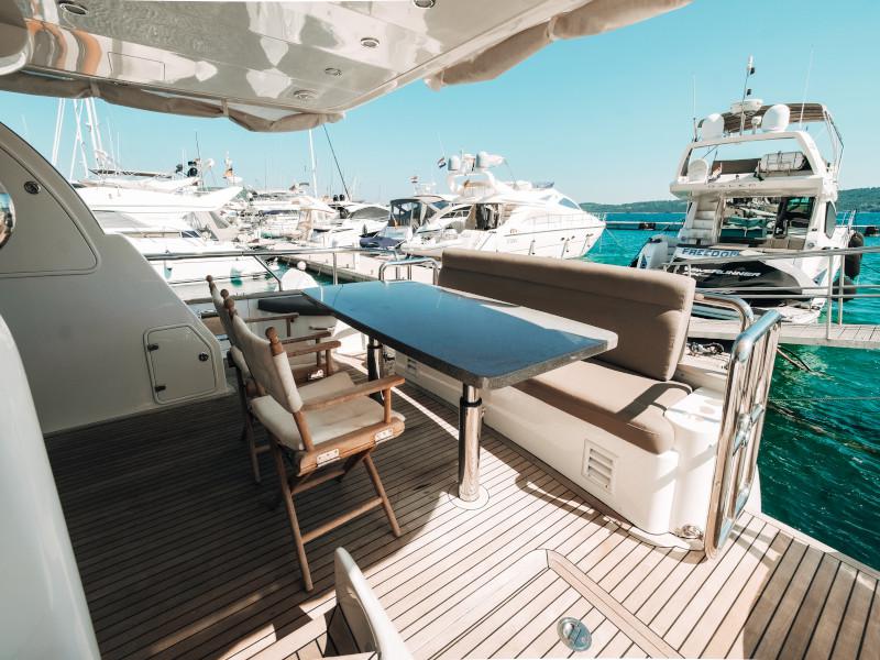Book yachts online - motorboat - Elegance 60 Fly - Lifestyle 1 - rent