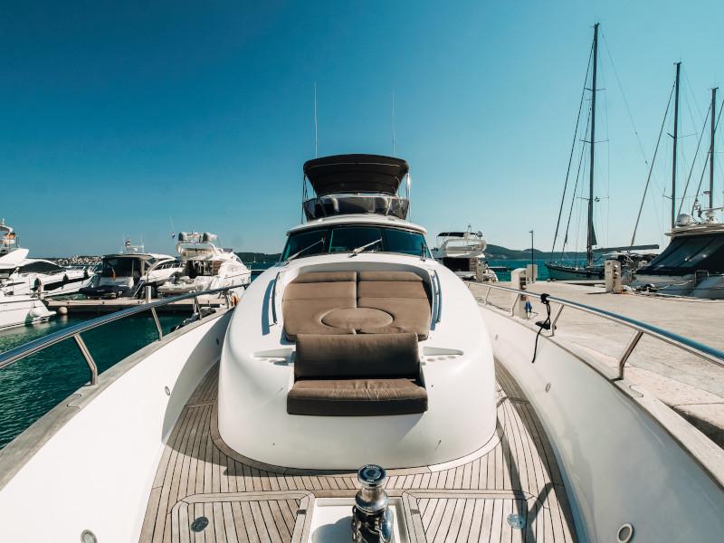 Book yachts online - motorboat - Elegance 60 Fly - Lifestyle 1 - rent