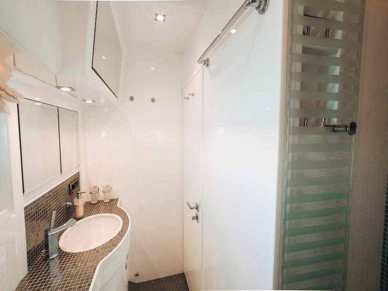 Book yachts online - motorboat - Elegance 60 Fly - Lifestyle 1 - rent