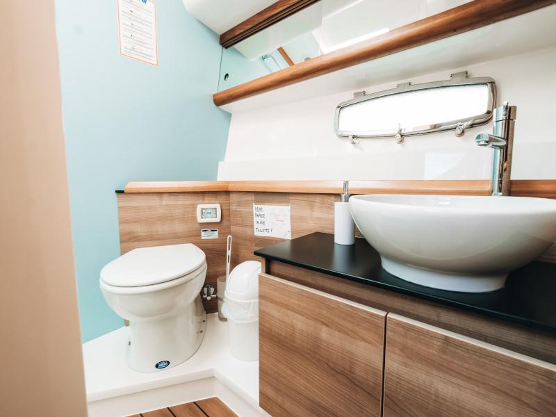 Book yachts online - motorboat - Sealine F 450 - Shuron - rent