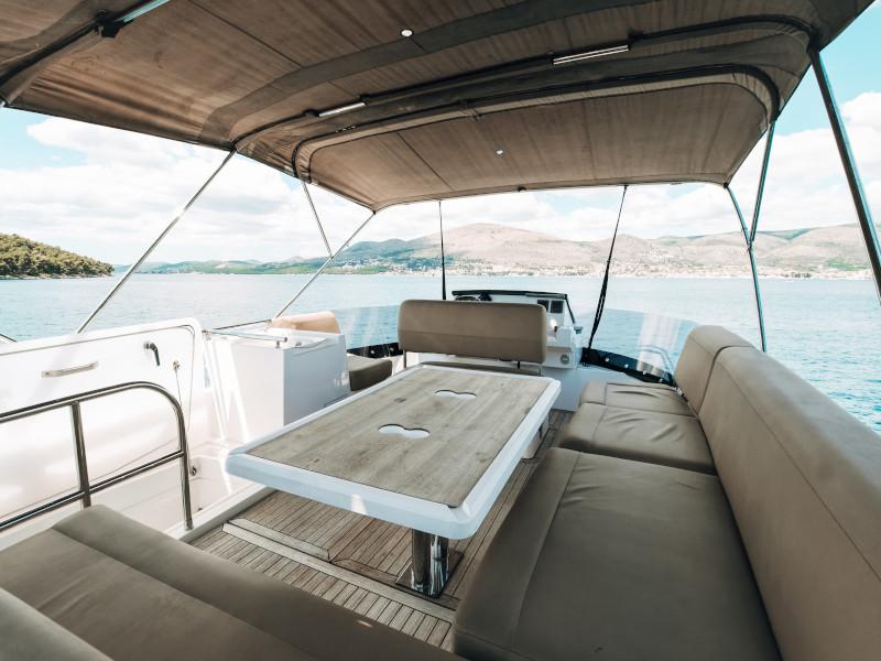 Book yachts online - motorboat - Sealine F 450 - Shuron - rent