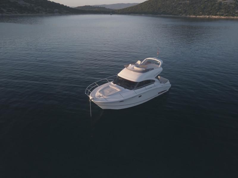 Book yachts online - motorboat - Antares 36 - Solavis - rent