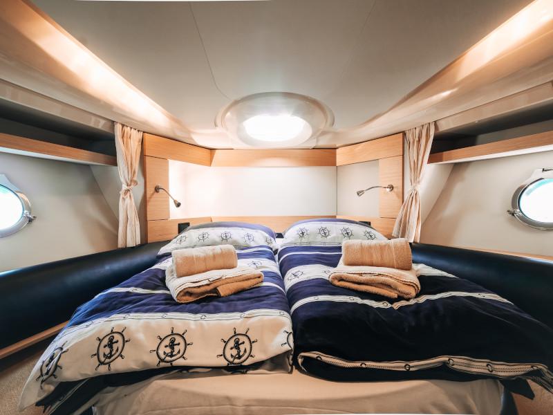 Book yachts online - motorboat - Azimut 43 Fly - Lou Ann - rent