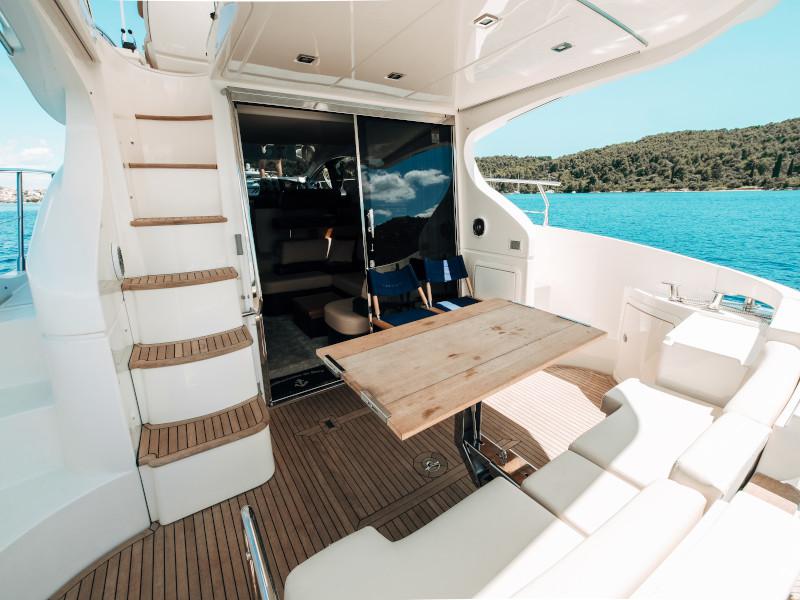 Book yachts online - motorboat - Azimut 43 Fly - Lou Ann - rent