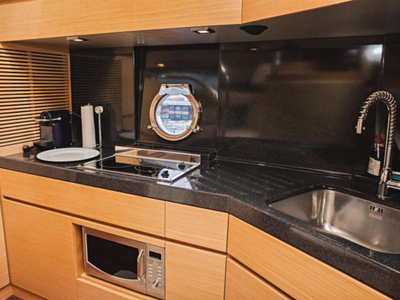 Book yachts online - motorboat - Azimut 43 Fly - Lou Ann - rent