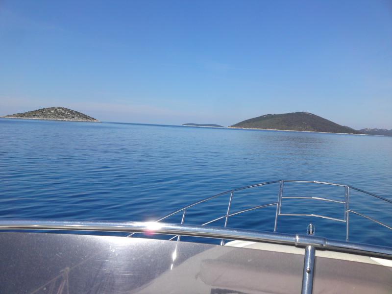 Book yachts online - motorboat - Azimut 43 Fly - Lou Ann - rent