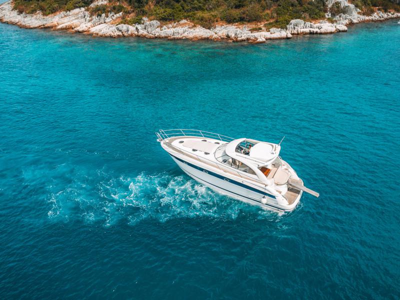 Book yachts online - motorboat - Bavaria 42 HT - HELENA V - rent