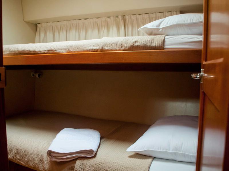 Book yachts online - motorboat - Riviera 48 - Marina - rent