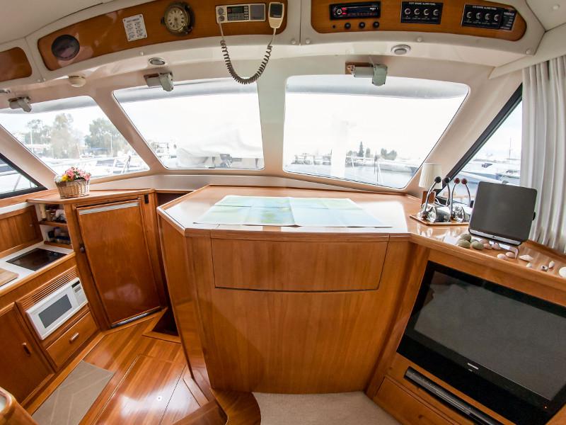 Book yachts online - motorboat - Riviera 48 - Marina - rent