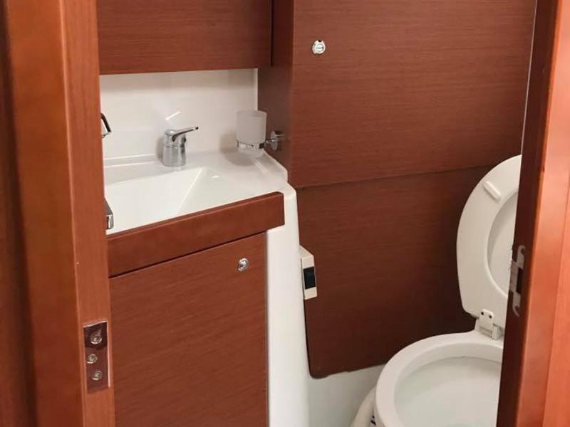 Book yachts online - sailboat - Oceanis 38.1 - Zeus - rent