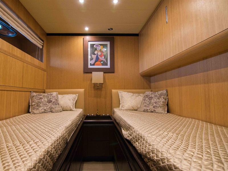 Book yachts online - motorboat - Leopard 24M - LEOPARD FORUM 24M (BALTIC SEA) - rent